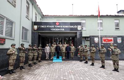 Millî Savunma Bakanı Hulusi Akar Beraberindeki TSK Komuta Kademesi ile Sınır Hattında